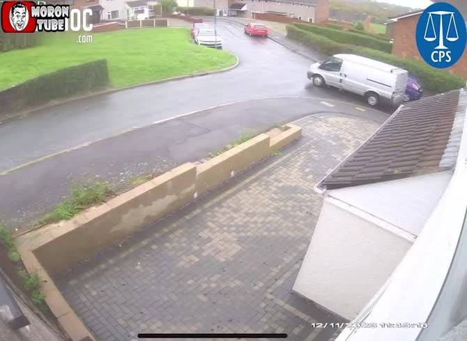 Video :He wrecks his automobile because he is jealous that his ex has a new lover!